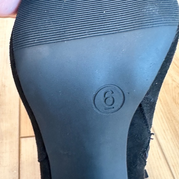 Like New!...Scoop Women's New Black Suede 4" Block Heel Booties Size 6 - Picture 14 of 16